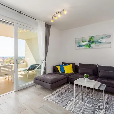 The View By Seeadria Agency Karpinjan