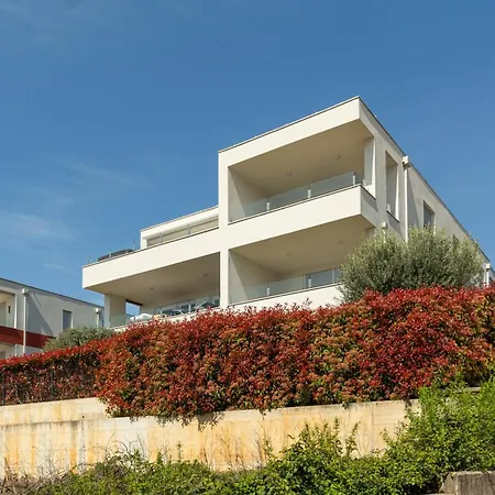 The View By Seeadria Agency * Karpinjan